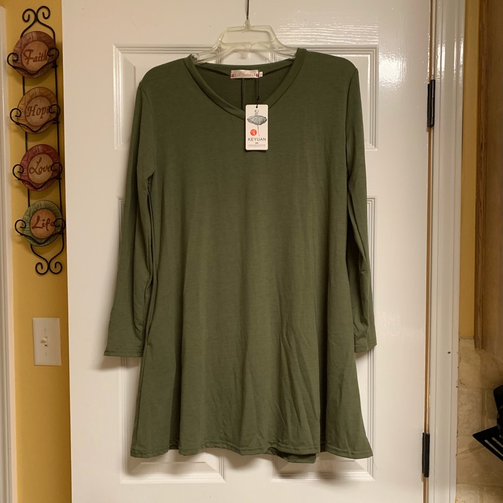 Size Small tunic with pockets!